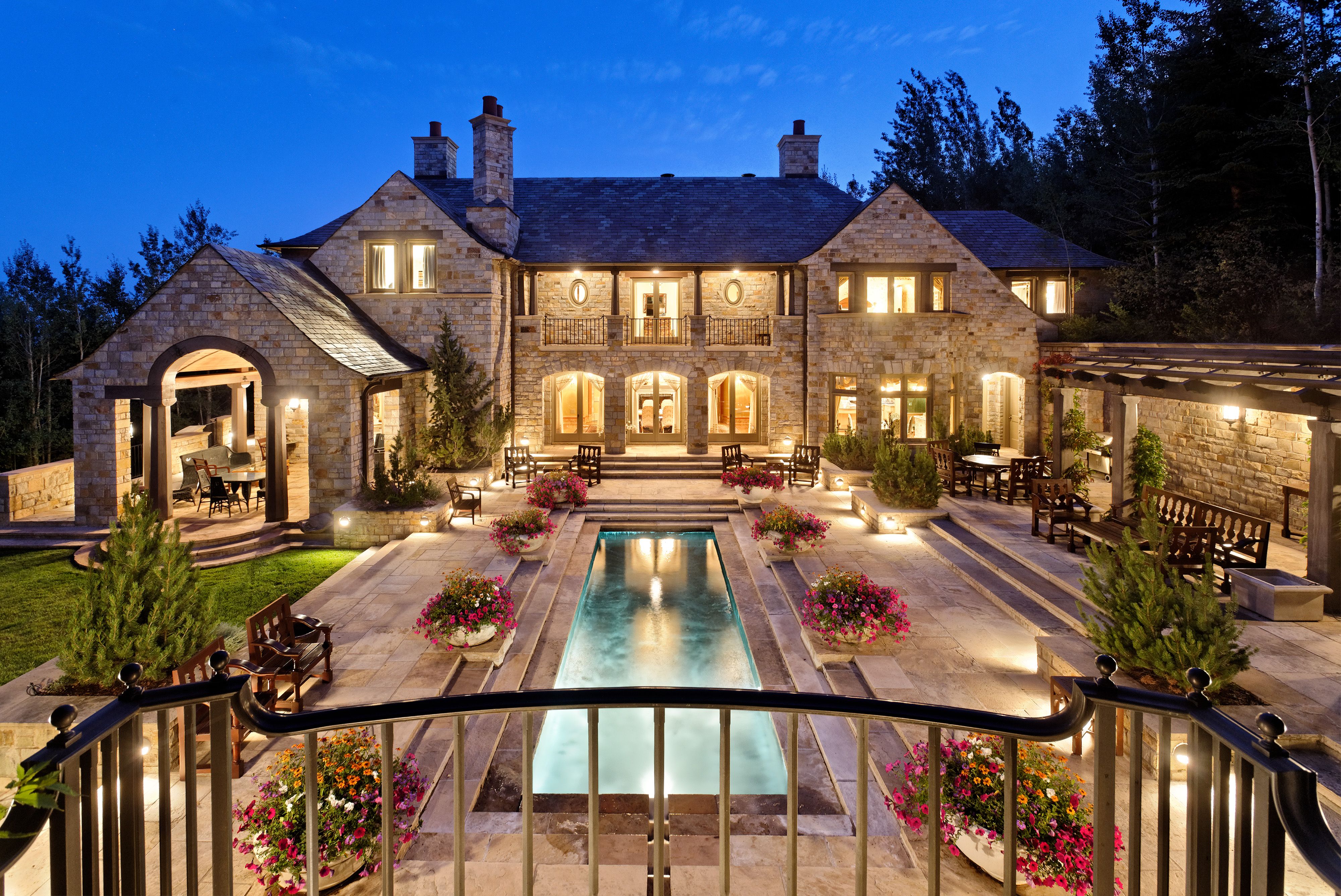 Modern luxury residential architecture in Ghaziabad